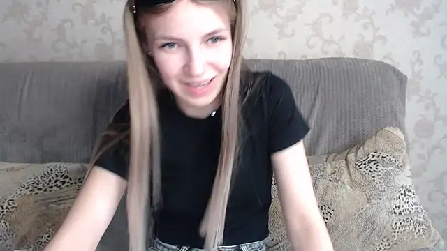 Snapshot of HitGyrl chatting on June 23, 2026, 1:09 pm HitGyrl online show from June 23, 2026, 1:09 pm
