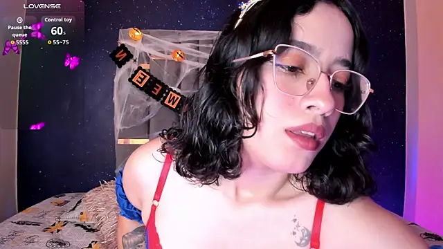 Snapshot of SweetAnya01 chatting on October 5, 2025, 4:47 am SweetAnya01 online show from October 5, 2025, 4:47 am