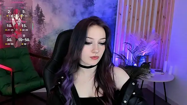 Snapshot of LiliLuna chatting on November 6, 2025, 1:04 pm LiliLuna online show from November 6, 2025, 1:04 pm