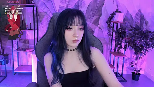 Snapshot of LiliLuna chatting on December 4, 2025, 3:00 pm LiliLuna online show from December 4, 2025, 3:00 pm