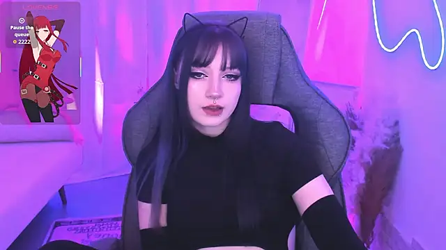 LiliLuna online show from February 5, 2026, 12:01 pm