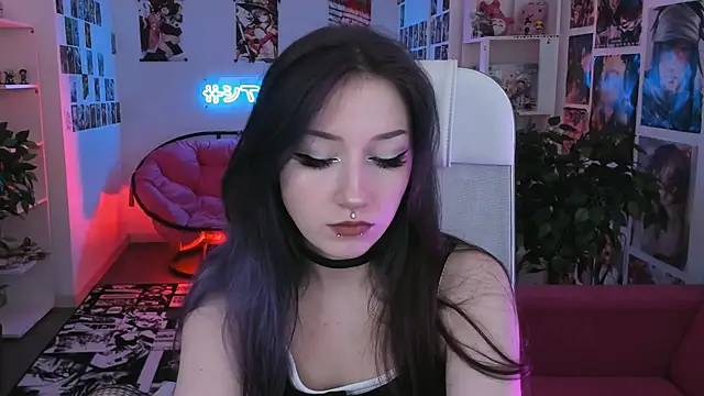 Snapshot of LiliLuna chatting on November 4, 2025, 1:04 pm LiliLuna online show from November 4, 2025, 1:04 pm