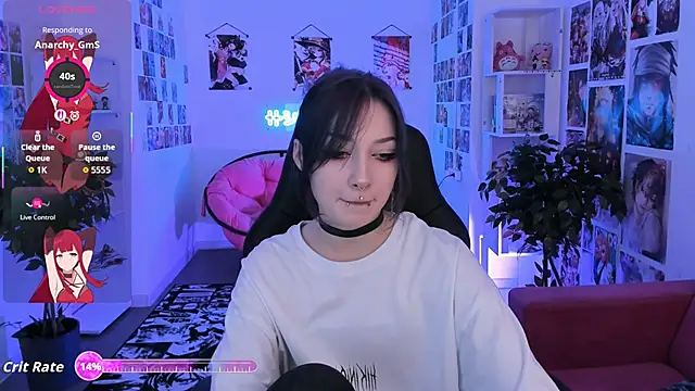 Snapshot of LiliLuna chatting on October 19, 2025, 4:10 pm LiliLuna online show from October 19, 2025, 4:10 pm