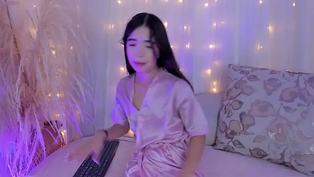 arianna cox   online show from November 6, 2025, 8:35 pm