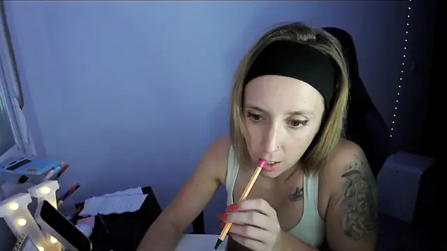 violetofsecret online show from October 17, 2025, 10:33 pm