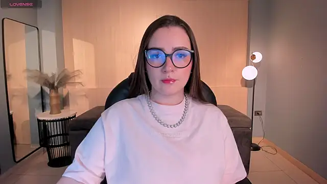 Snapshot of SarahRhodes_ chatting on October 20, 2025, 11:33 am SarahRhodes online show from October 20, 2025, 11:33 am