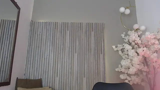 Snapshot of Michellee_20 chatting on October 8, 2025, 1:12 pm Michellee 20 online show from October 8, 2025, 1:12 pm