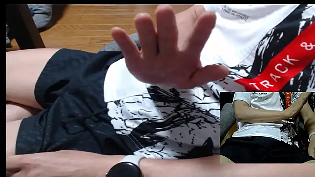 Snapshot of Yasu2000 chatting on June 13, 2026, 11:45 pm Yasu2000 online show from June 13, 2026, 11:45 pm