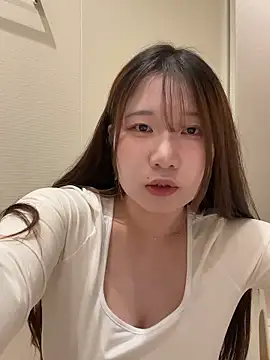  YUNOo0  online show from February 5, 2026, 1:07 pm