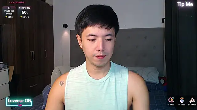 Snapshot of Addictiveboi chatting on January 8, 2026, 3:23 am Addictiveboi online show from January 8, 2026, 3:23 am