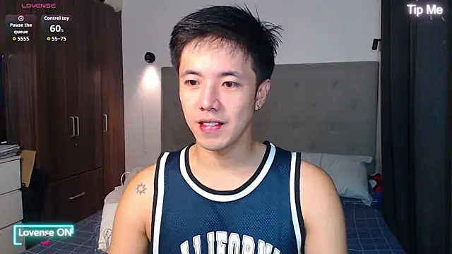 Snapshot of Addictiveboi chatting on January 7, 2026, 2:27 am Addictiveboi online show from January 7, 2026, 2:27 am