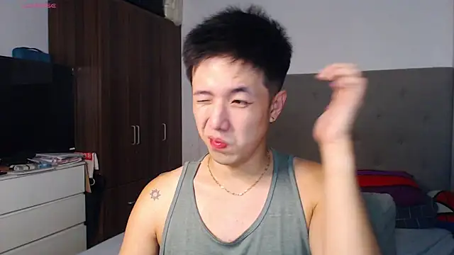 Snapshot of Addictiveboi chatting on February 1, 2026, 2:32 am Addictiveboi online show from February 1, 2026, 2:32 am