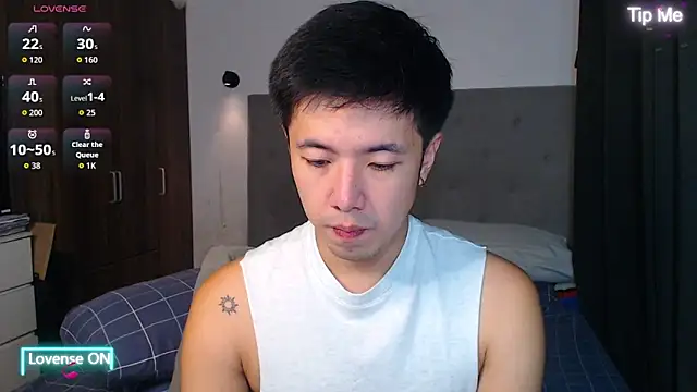 Snapshot of Addictiveboi chatting on January 6, 2026, 3:54 am Addictiveboi online show from January 6, 2026, 3:54 am