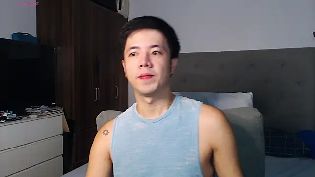 Snapshot of Addictiveboi chatting on January 19, 2026, 2:37 am Addictiveboi online show from January 19, 2026, 2:37 am