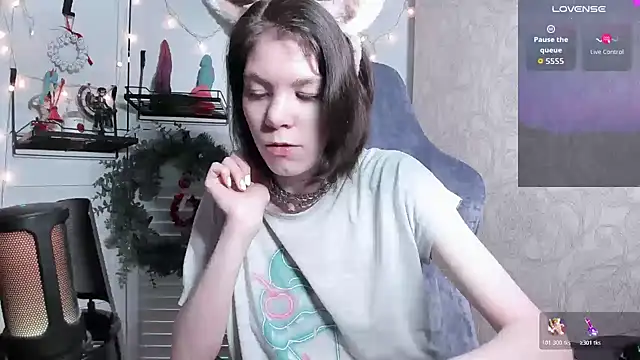 aestheticbeing online show from December 20, 2025, 7:33 am