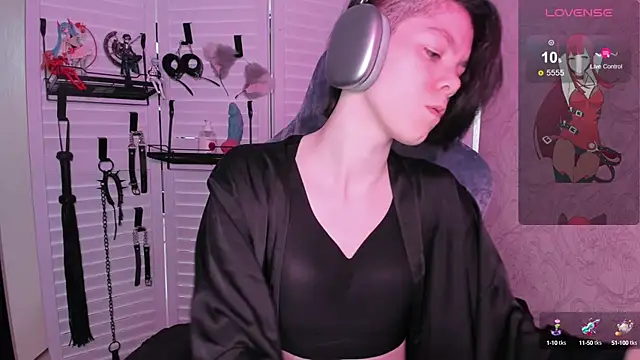 Snapshot of aestheticbeing chatting on September 13, 2025, 12:05 pm aestheticbeing online show from September 13, 2025, 12:05 pm