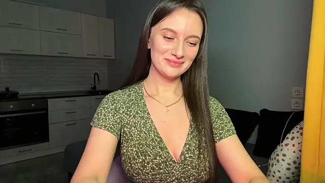 Luna Raee online show from November 3, 2025, 2:09 pm