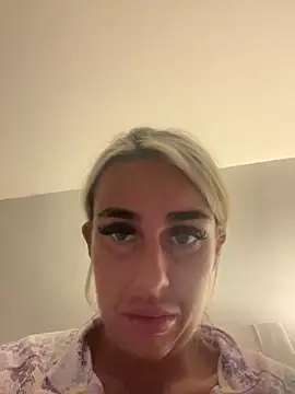 Snapshot of EllieMaeBaby chatting on October 10, 2025, 7:36 pm EllieMaeBaby online show from October 10, 2025, 7:36 pm