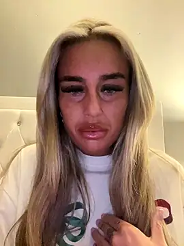 Snapshot of EllieMaeBaby chatting on November 27, 2025, 10:21 pm EllieMaeBaby online show from November 27, 2025, 10:21 pm