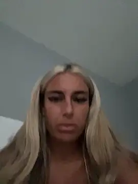 Snapshot of EllieMaeBaby chatting on September 18, 2025, 5:38 pm EllieMaeBaby online show from September 18, 2025, 5:38 pm