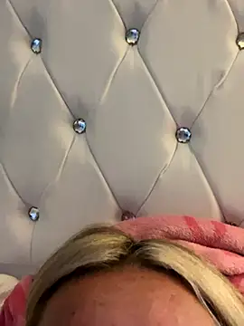 Snapshot of EllieMaeBaby chatting on October 3, 2025, 3:02 pm EllieMaeBaby online show from October 3, 2025, 3:02 pm