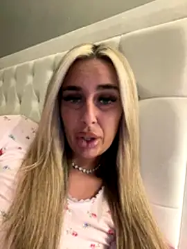 Snapshot of EllieMaeBaby chatting on November 15, 2025, 9:52 pm EllieMaeBaby online show from November 15, 2025, 9:52 pm