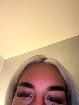 Snapshot of EllieMaeBaby chatting on September 12, 2025, 12:00 am EllieMaeBaby online show from September 12, 2025, 12:00 am