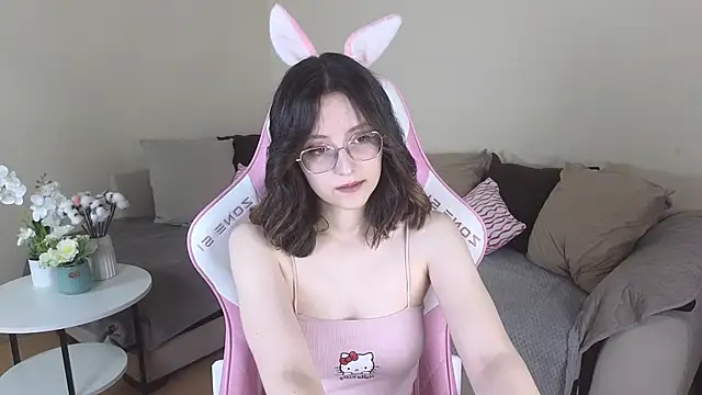 Snapshot of EsmaWonka chatting on November 19, 2025, 7:08 am EsmaWonka online show from November 19, 2025, 7:08 am