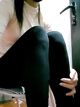 Snapshot of daisy_will chatting on December 3, 2025, 2:12 am daisy will online show from December 3, 2025, 2:12 am