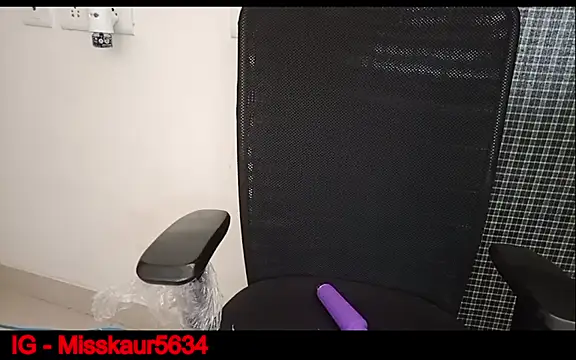 Snapshot of miss_kaur23 chatting on November 8, 2025, 6:17 am miss kaur23 online show from November 8, 2025, 6:17 am