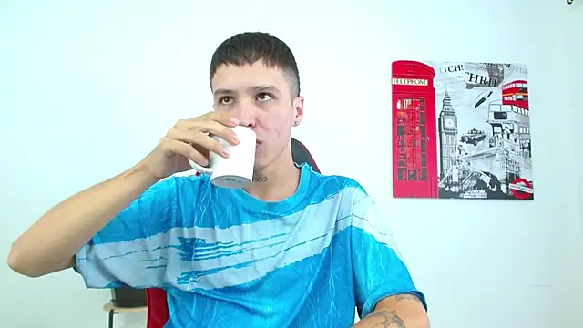 Snapshot of Cumandres18 chatting on December 16, 2025, 2:32 pm Cumandres18 online show from December 16, 2025, 2:32 pm