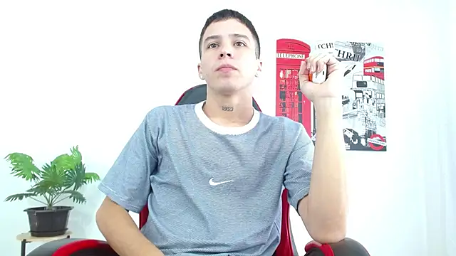 Snapshot of Cumandres18 chatting on October 31, 2025, 2:02 pm Cumandres18 online show from October 31, 2025, 2:02 pm