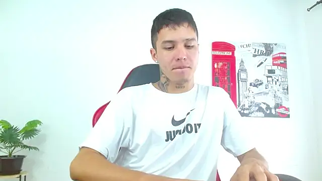 Snapshot of Cumandres18 chatting on January 9, 2026, 2:57 pm Cumandres18 online show from January 9, 2026, 2:57 pm