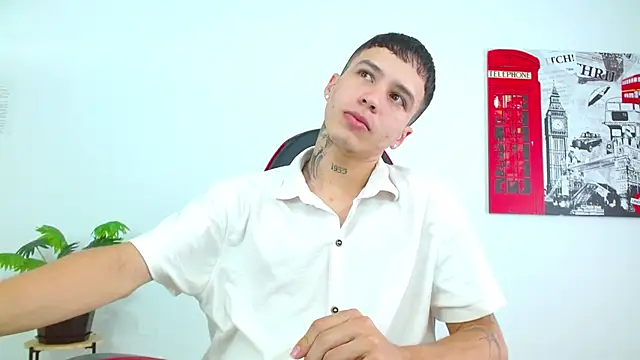 Cumandres18 online show from March 4, 2026, 2:47 pm