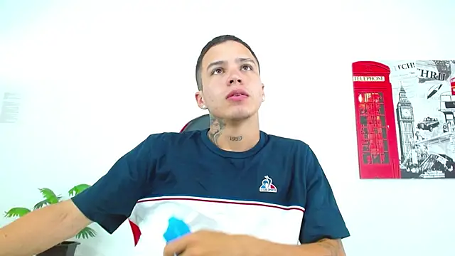 Cumandres18 online show from April 16, 2026, 3:02 pm