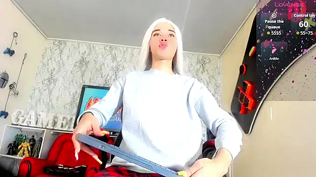 Madison Mujica online show from October 25, 2025, 11:09 am