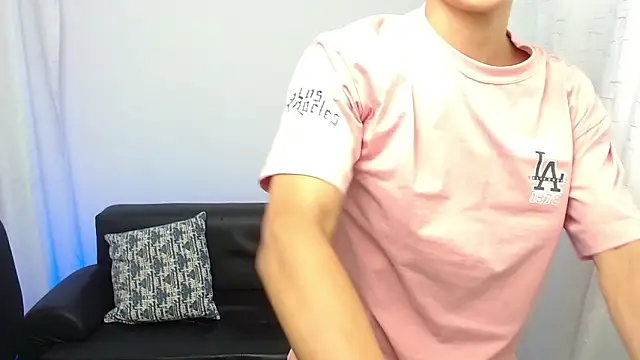 Matiius18 online show from November 28, 2025, 2:17 pm