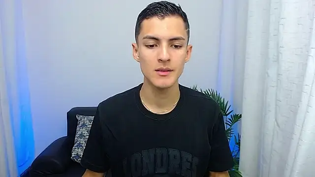 Matiius18 online show from October 24, 2025, 1:54 pm