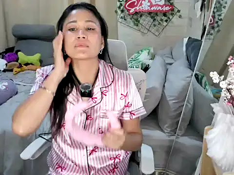 Snapshot of Shiawase1125 chatting on October 1, 2025, 5:23 am Shiawase1125 online show from October 1, 2025, 5:23 am