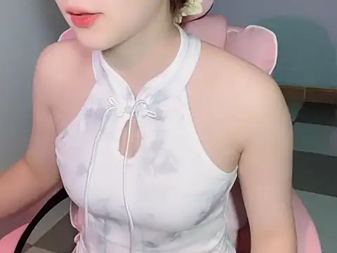 Snapshot of _AFang_ chatting on September 12, 2025, 5:35 pm AFang online show from September 12, 2025, 5:35 pm