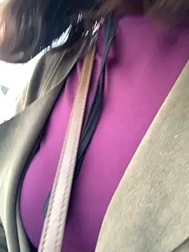 zhizhinaigai online show from November 15, 2025, 4:38 am