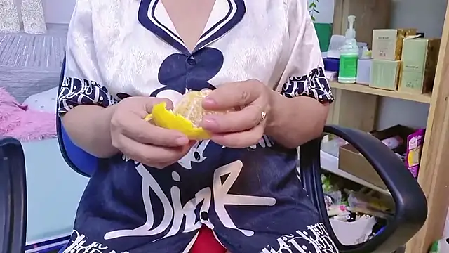 Snapshot of MichiLovely chatting on October 17, 2025, 10:07 am MichiLovely online show from October 17, 2025, 10:07 am