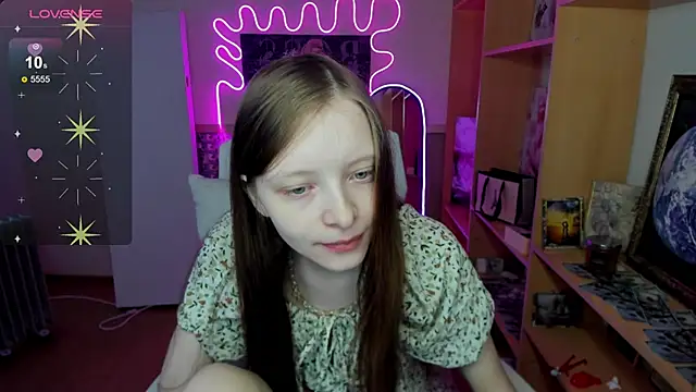 Snapshot of AliceHaris chatting on November 18, 2025, 9:45 am AliceHaris online show from November 18, 2025, 9:45 am