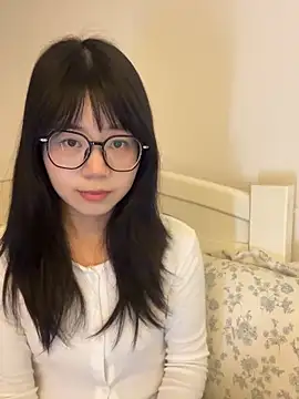 Ella-A9 online show from November 18, 2025, 4:32 pm