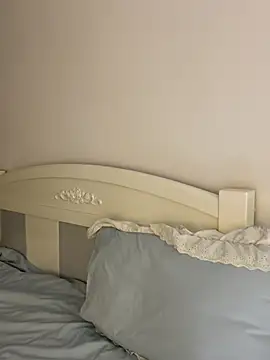 Ella-A9 online show from October 25, 2025, 3:01 pm