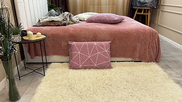 daniellia  online show from April 24, 2026, 2:19 pm