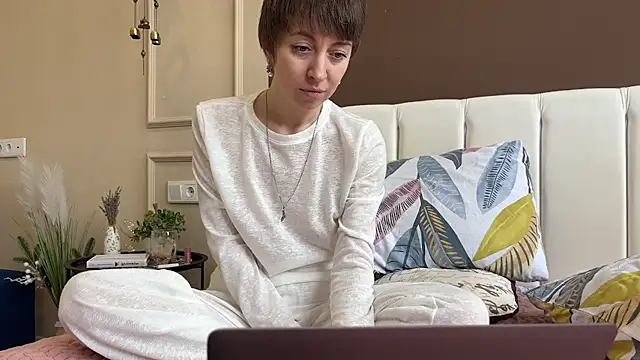 daniellia  online show from February 28, 2026, 10:37 am