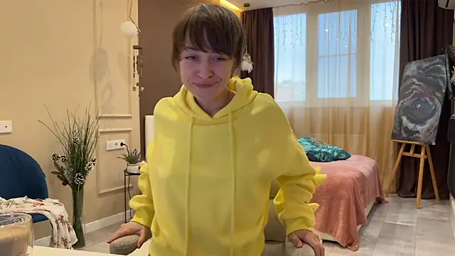 daniellia  online show from April 18, 2026, 2:19 pm