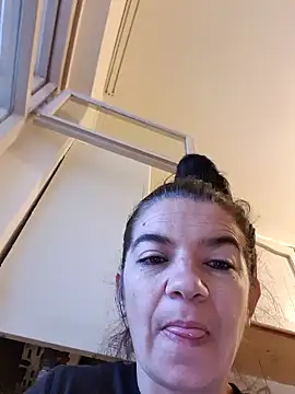 alinaalinutzq online show from December 18, 2025, 6:51 am