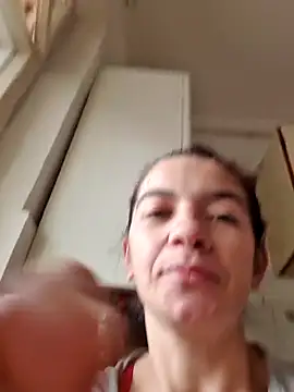 alinaalinutzq online show from December 16, 2025, 11:36 am